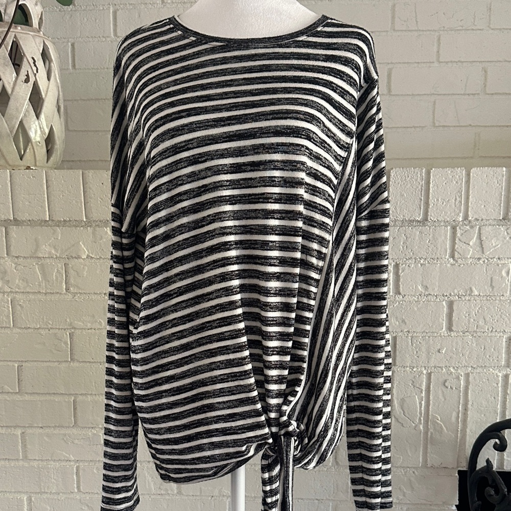a.n.a Black and White Striped Long Sleeve Tie-Front Top